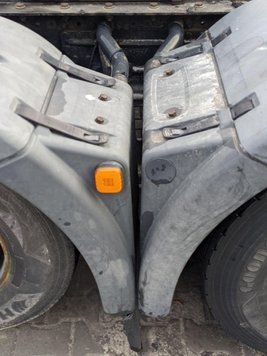 Брызговик дополнительной оси задняя часть L б/у MAN TGX EURO 6 (81664106638) оригинал 1794689181 фото